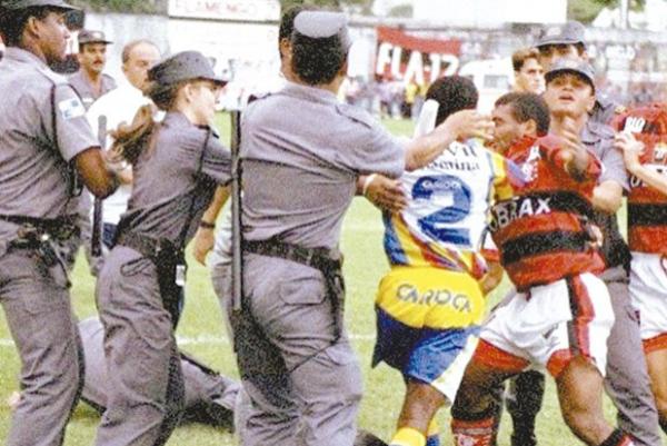 A briga entre Cafezinho e Romário: episódio ficou marcado