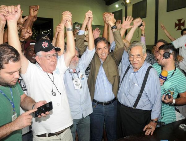 Horta (de bon), Jos Luis Moreira, Luis Fernandes e Eurico: dirigente volta ao poder no Vasco