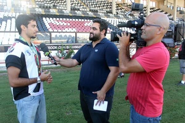 Lipe Fernandes concede entrevista ao reprter Sandro Favarato