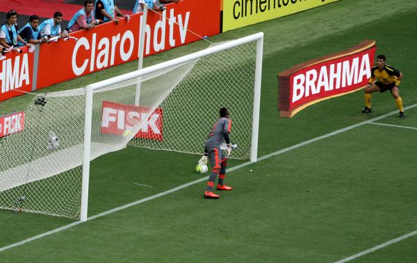 Em 16/02, a arbitragem no viu o gol de Douglas e o Vasco ficou no empate contra o Flamengo