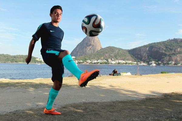 Xandinho se inspira em Neymar para vencer no futebol