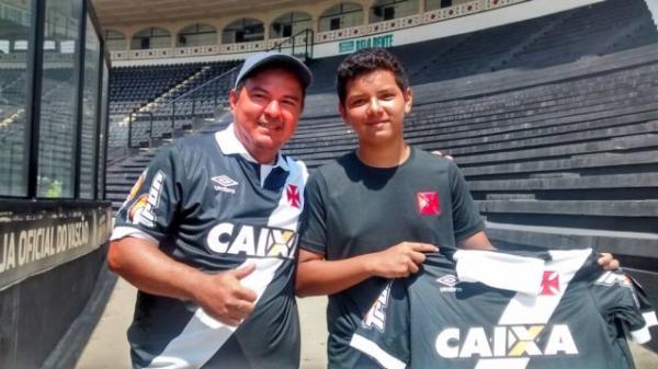 Pai e filho de Manaus assistiram a treino do Vasco em So Janurio