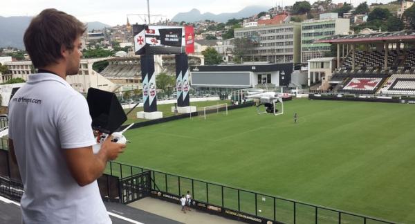 Vasco usa drone para filmagem do treino em So Janurio