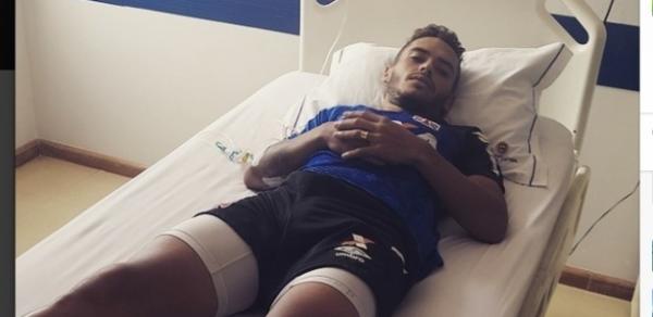 Jean Patrick postou foto na cama do hospital onde ser operado: 'Que Deus me abenoe'