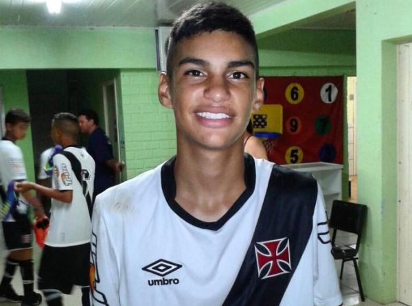 Joo Vitor Souza  capito e destaque da equipe sub-13