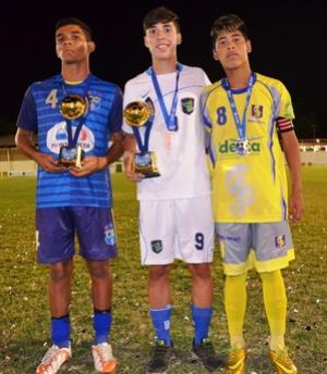 Paulo Vitor (azul); Gustavo Pere (Cruzeiro); e Lucas Pereira (amarelo), a caminho do RJ e MG