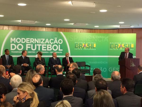 Presidente do Flamengo discursa no evento no Palcio do Planalto