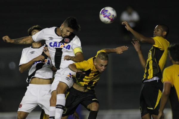 Kadu Fernandes marcou de cabea o nico gol vascano no duelo