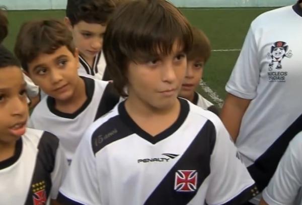 Lucas Guiazu joga em uma escolinha do Vasco na Zona Oeste do Rio de Janeiro 