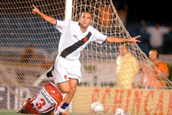Souza brilhou pelo Vasco em 2003. Agora, est na torcida pelo Botafogo