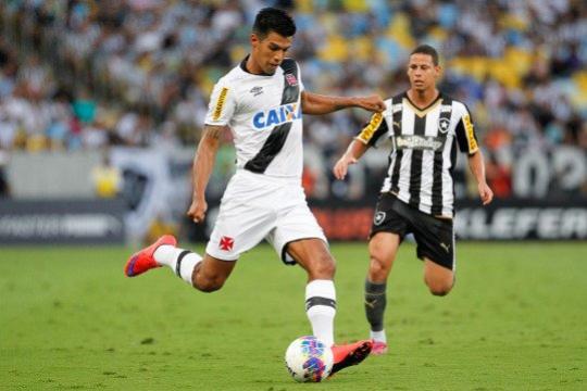 Julio dos Santos em jogo contra o Botafogo