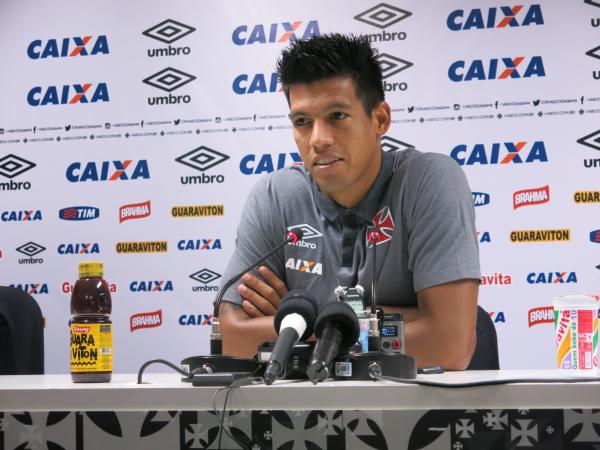 Julio dos Santos completou 32 anos nesta quinta-feira