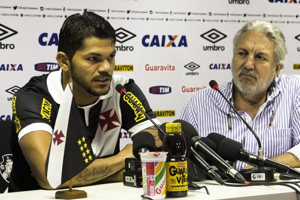 Jackson Caucaia e o vice-presidente Jos Luis Moreira conversaram com a imprensa