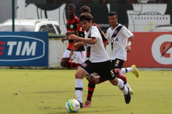 Dudu foi o camisa 10 do sub-17 contra o Flamengo