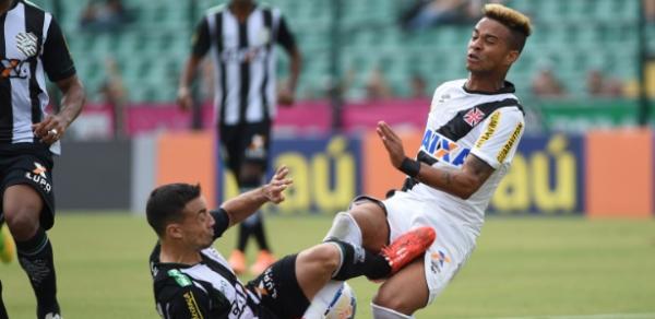 Rafael Silva, assim como os demais atacantes do Vasco, no tem conseguido empurrar a bola para a rede