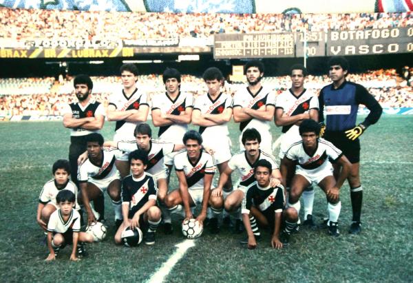 No Vasco , onde foi Campeo Carioca em 1987, ao lado da jovem promessa Romrio e do veterano Roberto Dinamite