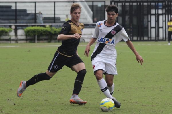 Dudu Feitoza retornou ao time titular contra o Botafogo