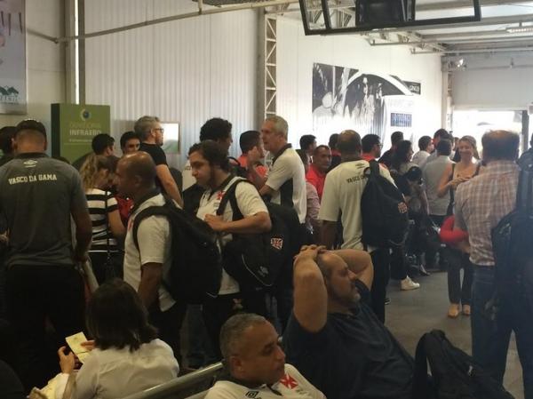 Delegaes se misturaram na sala de embarque do Aeroporto de Cuiab