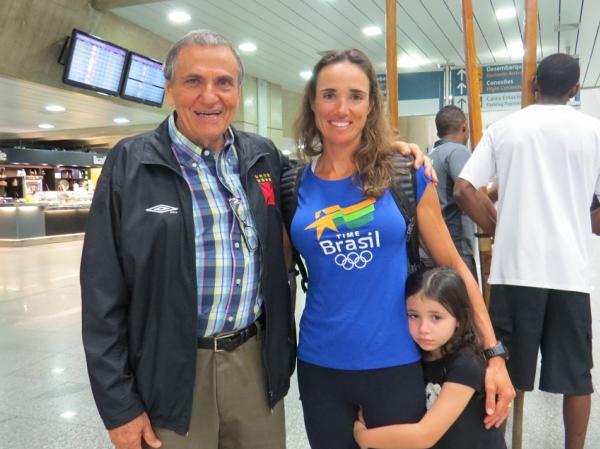 Fabiana Beltrame com o vice-presidente de Desportos Nuticos Antnio Lopes Loureno e a filha Alice
