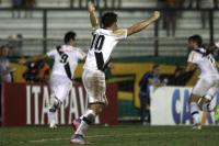 Jogadores comemoram gol de Herrera