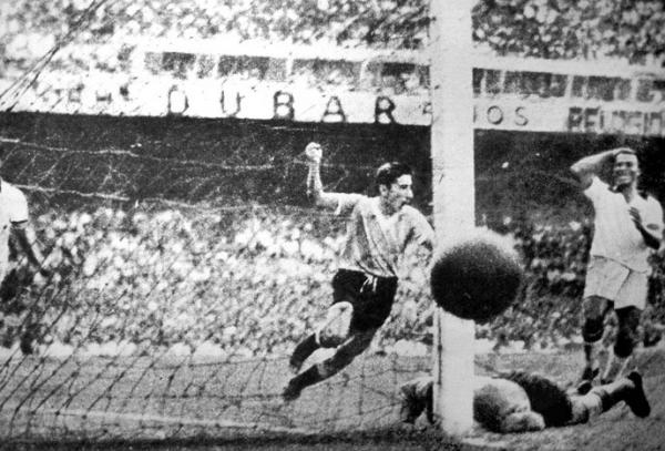Ghiggia marcou o gol que calou o Maracan na Copa de 1950