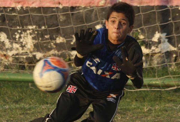 Hugo Moraes em treinamento da equipe sub-13 do Vasco