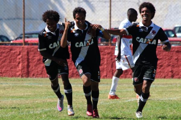 Paulo Vitor, Hugo Borges e Douglas Luiz brilham no Sub-17