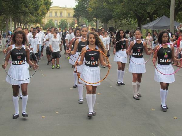 Atletas do atletismo apresentaram coreografia no desfile na Quinta da Boa Vista