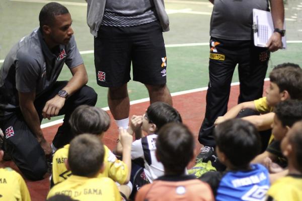 Jordi interagiu bastante com os jovens goleiros do futsal