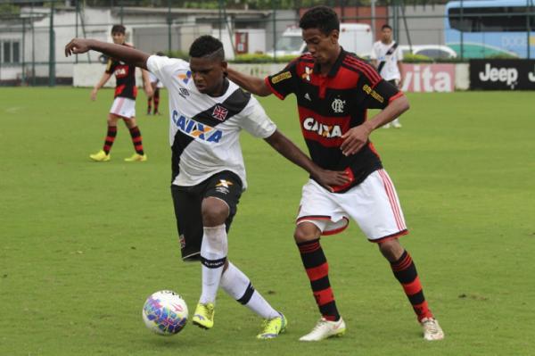 Jackson Gabriel infernizou defesa do Flamengo na etapa inicial