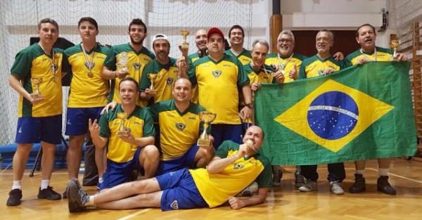 Delegao do Brasil com os atletas das modalidades Bola 12 Toques e Sectorball.