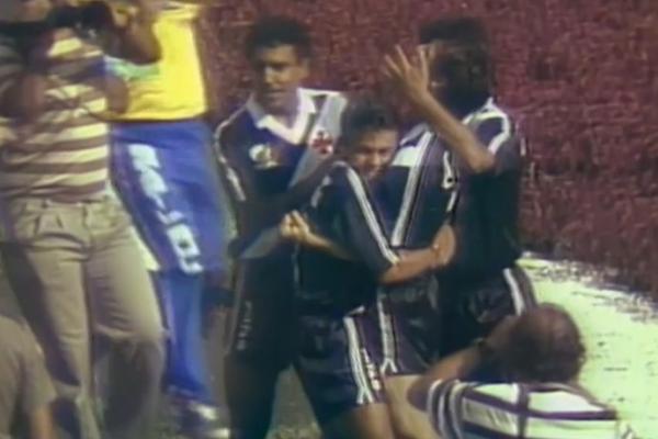 Sorato comemora gol do ttulo vascano sobre o So Paulo, em 1989
