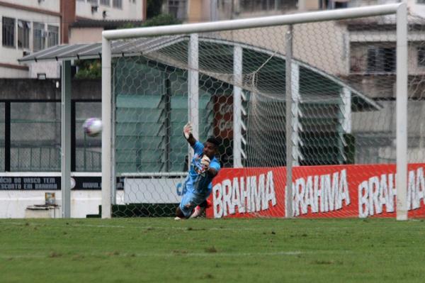 Joo Pedro durante a deciso por pnaltis contra o Botafogo