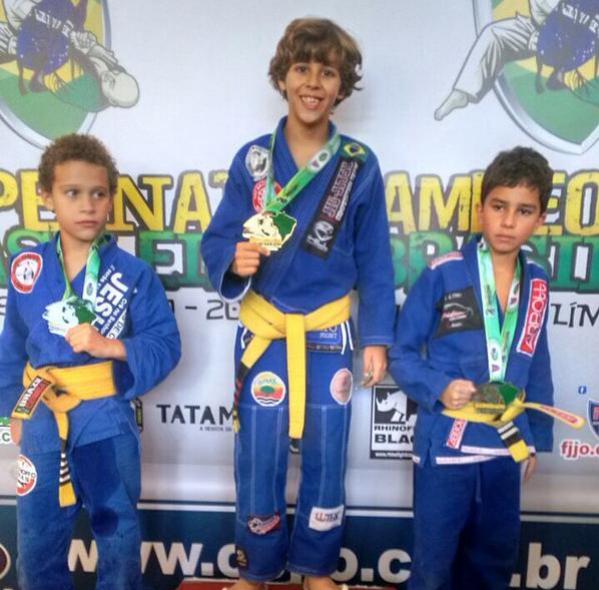 Raphael Verdam (no centro), da categoria Infantil, conquistou 2 ttulos mundiais como atleta do Vasco em 2015
