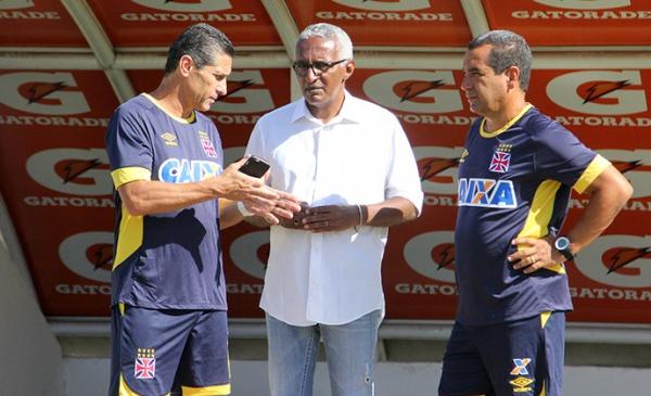 Jorginho, Isaas Tinoco e Zinho no treino do Vasco