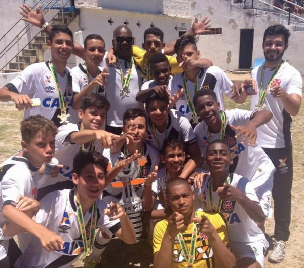 Vascanos comemoram o ttulo da Copa Guri de Futebol Nacional