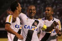 Nen, Rodrigo e Julio Csar comemorando gol