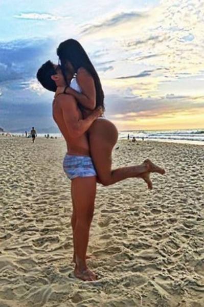 Mateus Vital e Stefhany Oliveira esbanjaram amor na praia
