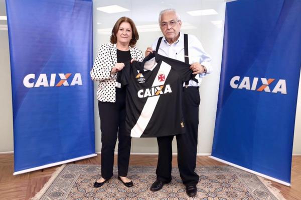 Presidente Eurico Miranda posa ao lado da presidente da Caixa Miriam Belchior