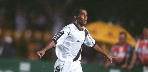 Zezinho comemora seu gol na final do torneio Rio-So Paulo de 1999