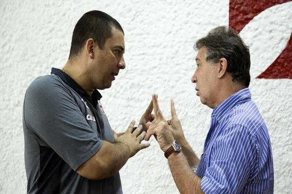 Tcnico vascano Christiano Pereira conversou com o treinador da Seleo Brasileira, Rubn Magnano 