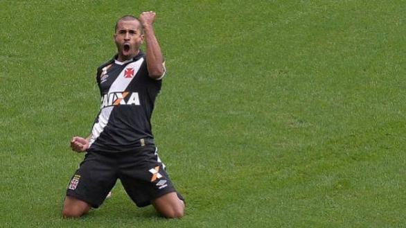 Jlio Cesar comemorando gol pelo Vasco
