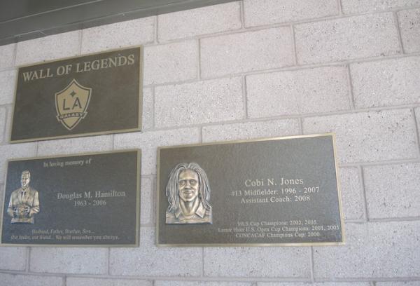 Muro das lendas tem homenagem a Cobi Jones