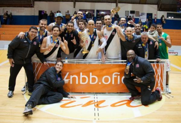 Time de basquete masculino Vasco foi campeo da Liga Ouro de 2016