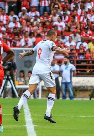 Leandro comemora gol marcado contra o CRB 