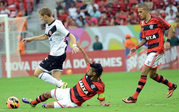 Lo Moura, na poca do Flamengo, em um dos seus 35 jogos da carreira contra o Vasco