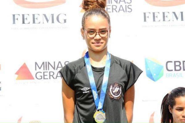 Emelly Nicole, aluna-atleta do Vasco