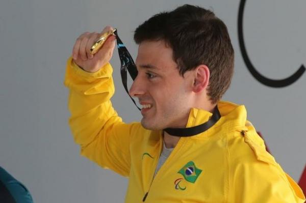 Roberto Alcalde Rodrguez conquistou medalha de ouro na prova dos 100m peito no Mundial de Natao em 2013
