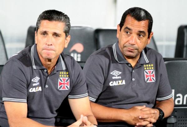 Zinho (direita) ao lado de Jorginho, como auxiliar tcnico do Vasco: comandou a equipe diante do Cear na beira do campo porque Jorginho havia sido expulso contra o Cricima