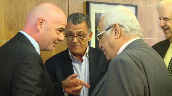 Presidente Eurico Miranda conversa com Gianni Infantino, presidente da FIFA